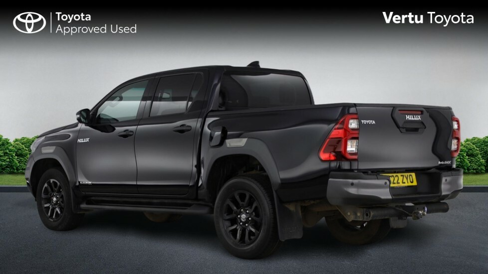 Toyota HILUX Invincible X Black #4