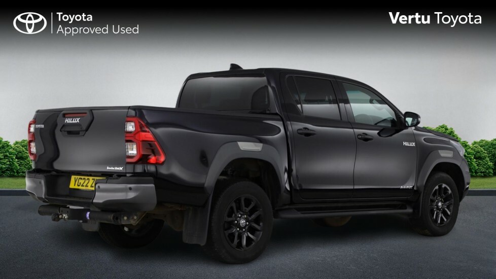 Toyota HILUX Invincible X Black #2