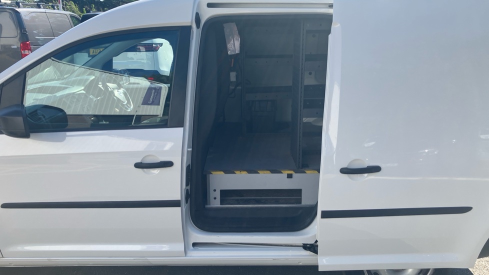 Volkswagen Caddy Mpv GU70BRZ White #5