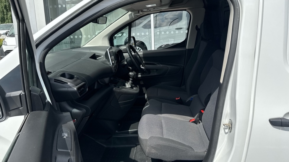 Toyota Proace City Icon White #5