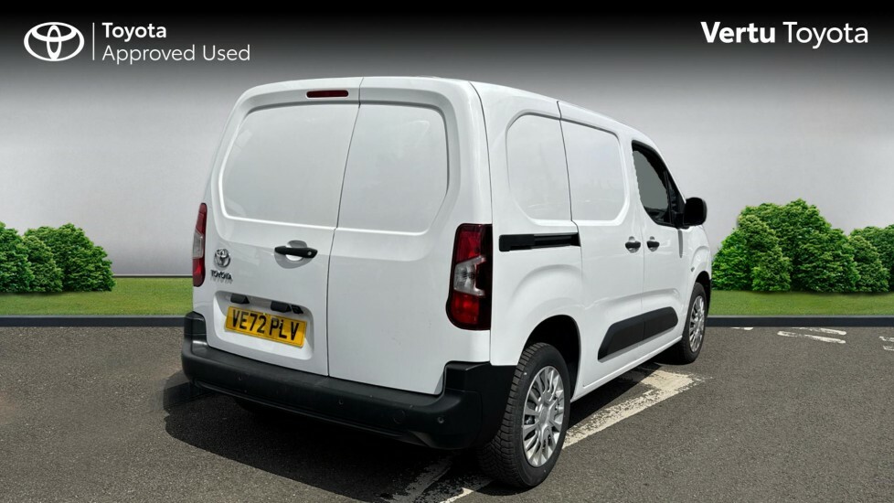 Toyota Proace City Icon White #2