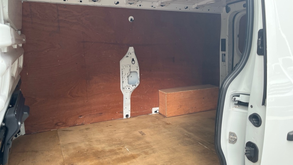 Renault Trafic Sport White #5