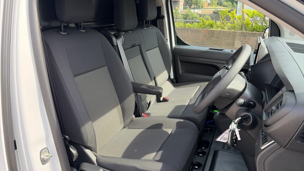 Vauxhall Vivaro Pro White #6