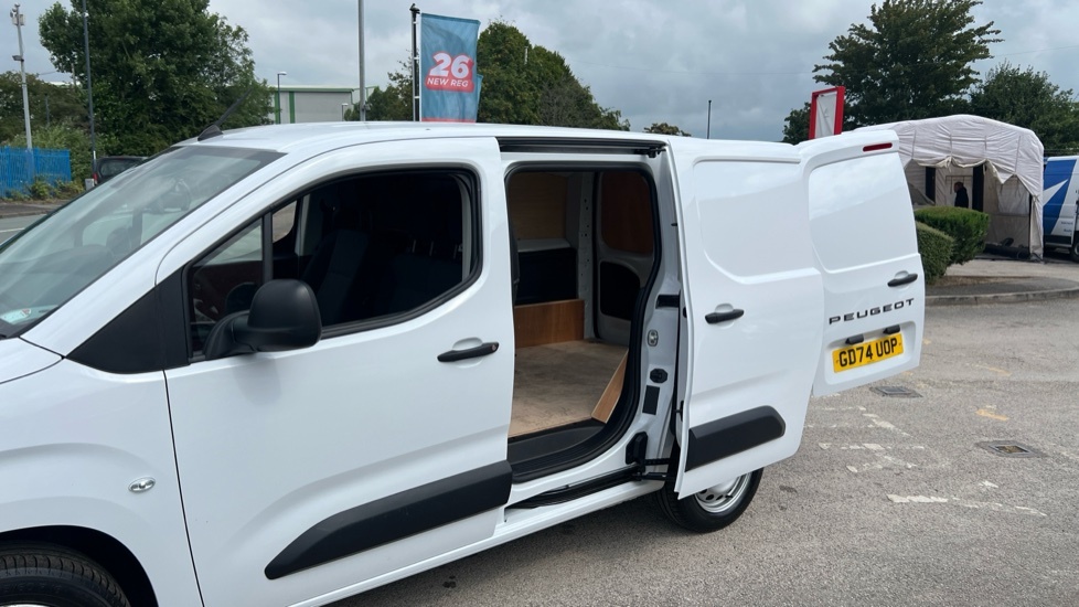 Peugeot Partner Professional White #5
