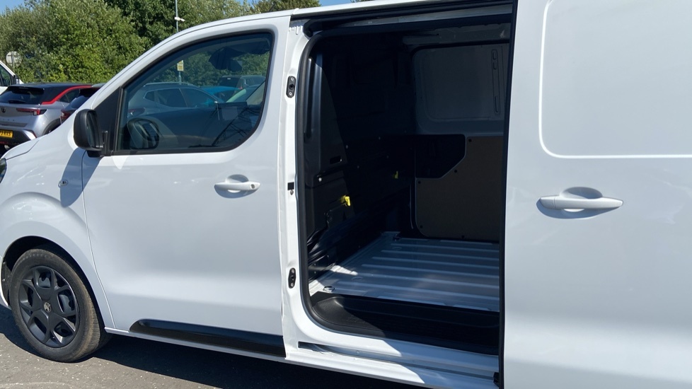 Vauxhall Vivaro Pro White #6