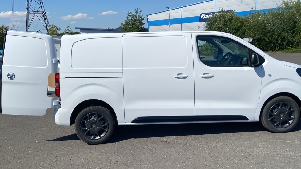 Vauxhall Vivaro Pro White #4