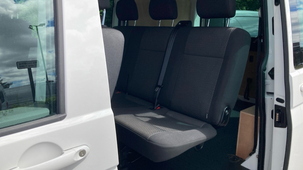 Volkswagen Transporter Highline White #5