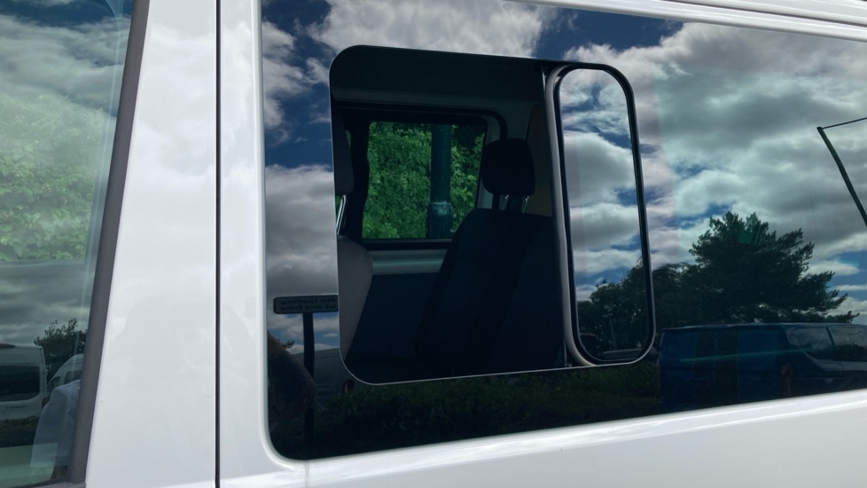 Volkswagen Transporter 2.0Tdi 110Ps T28 Highline Bmt Swb Pv White #34