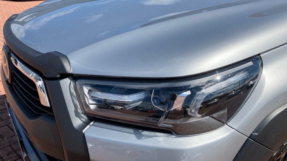Toyota HILUX Invincible X Dcab Pick Up 2.8 D 48V Brown #19