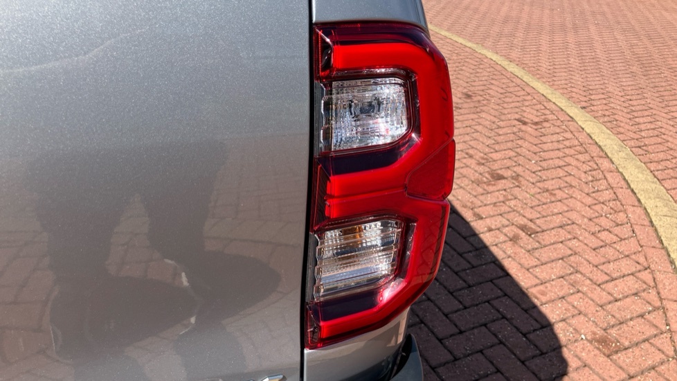 Toyota HILUX Invincible X Dcab Pick Up 2.8 D 48V Brown #20