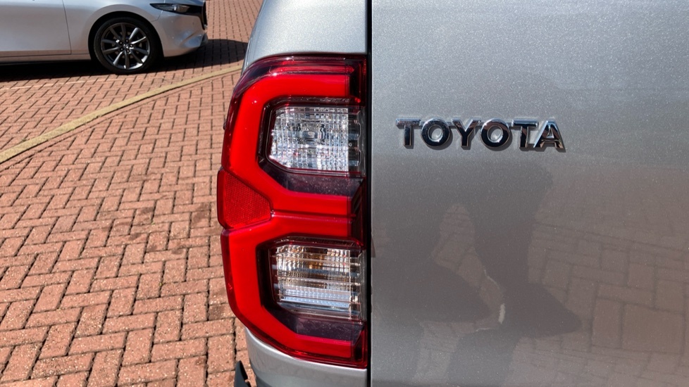 Toyota HILUX Invincible X Dcab Pick Up 2.8 D 48V Brown #35