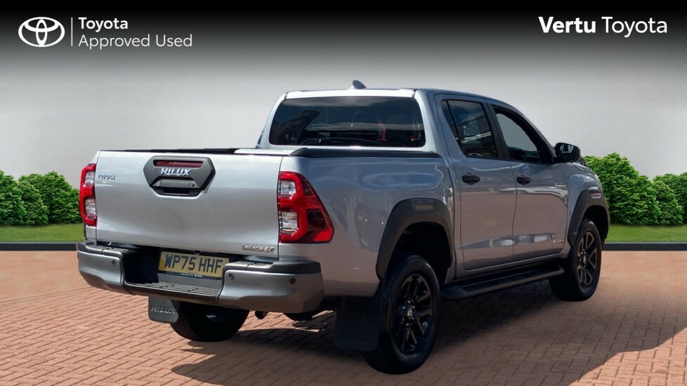 Toyota HILUX Invincible X Silver #2