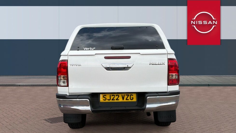 Toyota HILUX Icon White #6