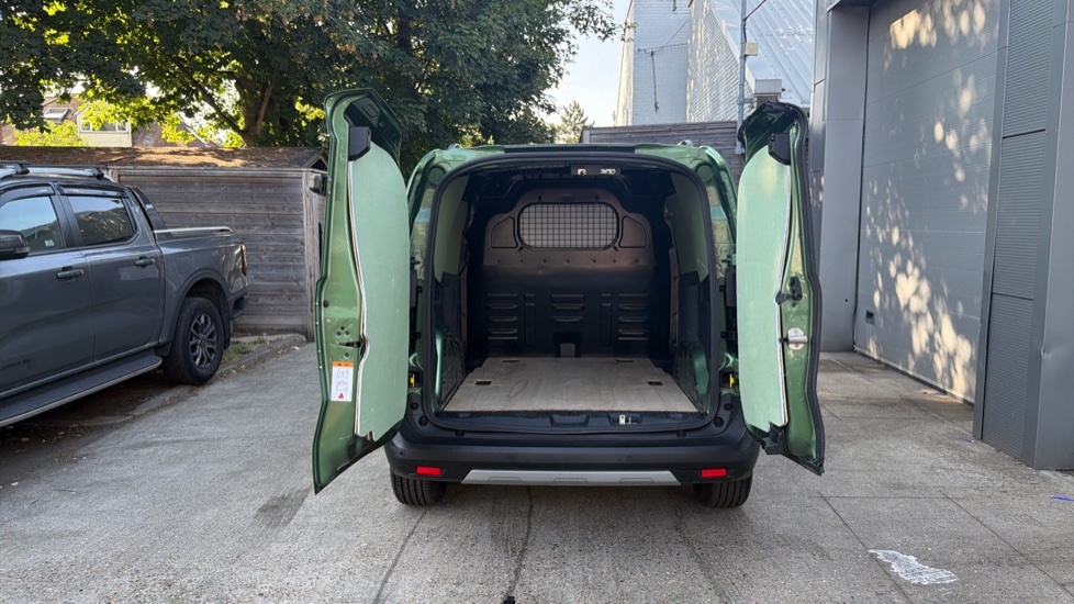 Ford Transit Courier Active Green #3