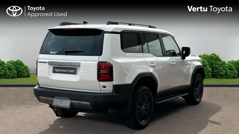Toyota Land Cruiser Commercial FL75NZX White #2