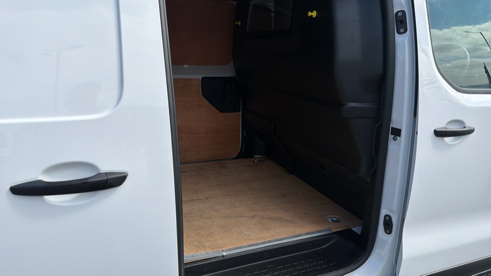 Vauxhall Vivaro Prime White #5