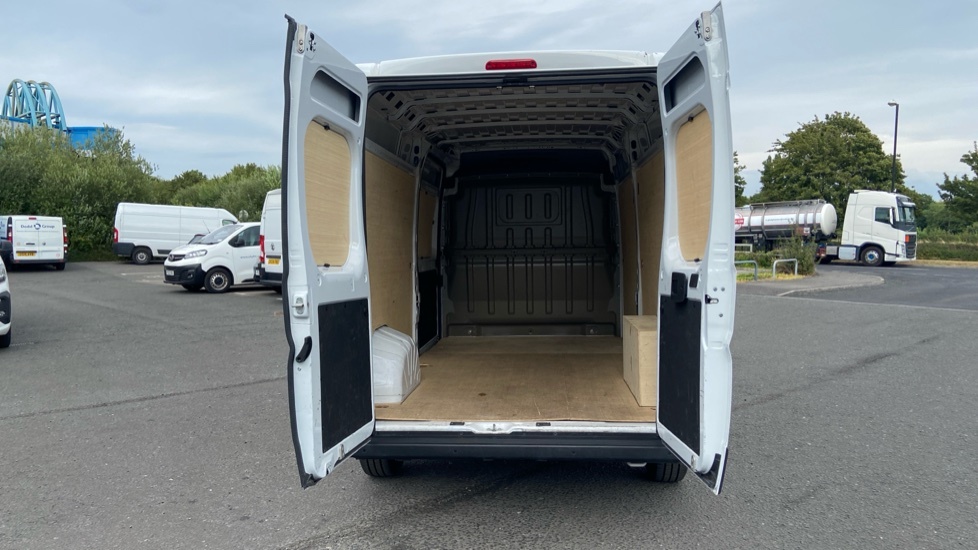 Peugeot Boxer Professional White #3