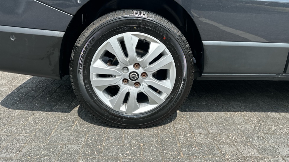 Nissan Primastar Tekna White #20