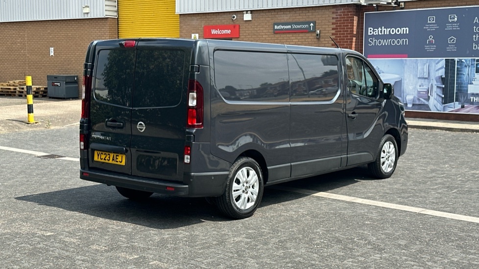 Nissan Primastar Tekna White #10