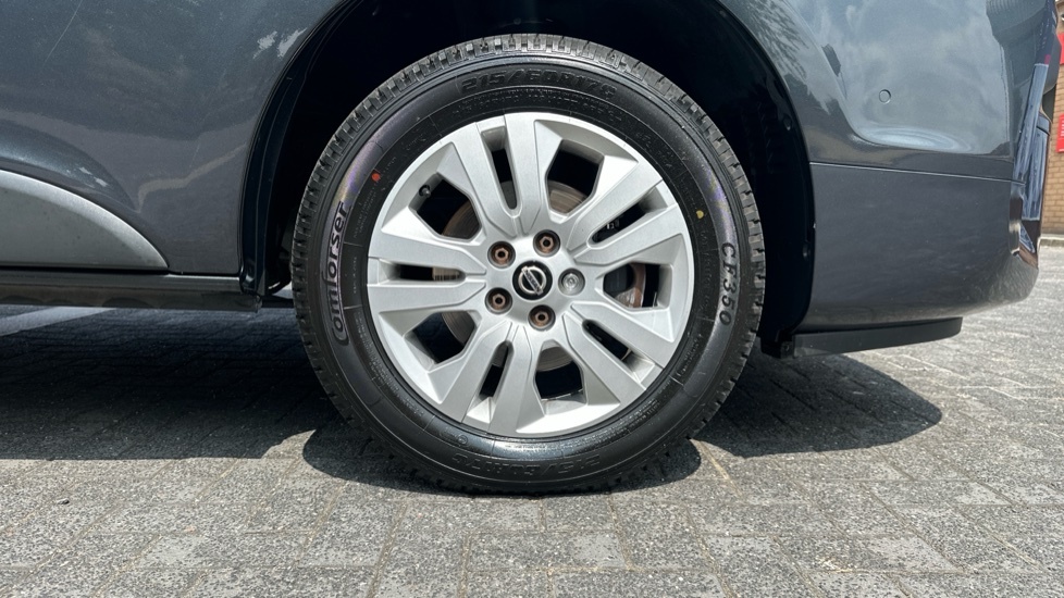 Nissan Primastar Tekna White #17