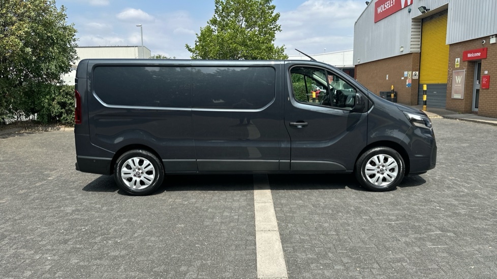 Nissan Primastar Tekna White #9