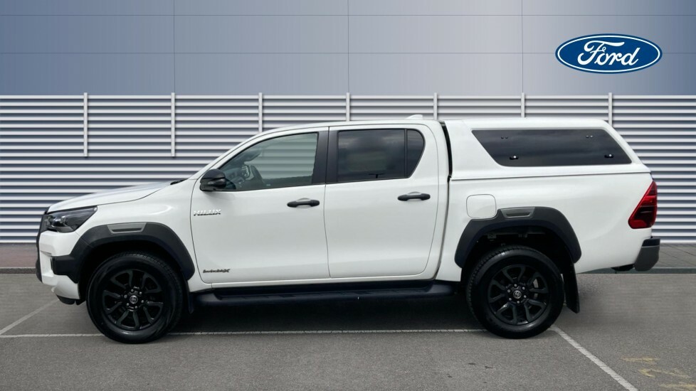 Toyota HILUX Invincible X White #4
