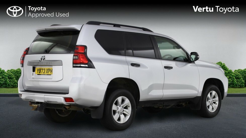 Toyota Land Cruiser Utility Commercial Silver #2