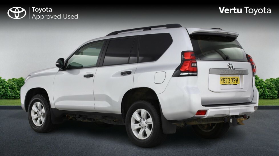 Toyota Land Cruiser Utility Commercial Silver #4