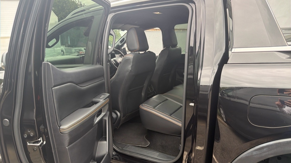 Ford Ranger Wildtrak Black #5