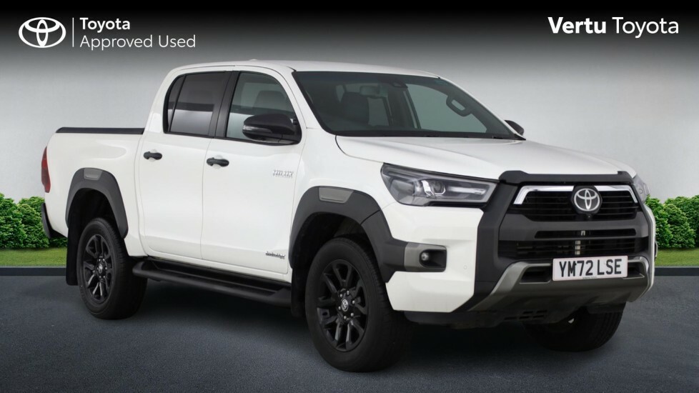 Toyota HILUX Invincible X White