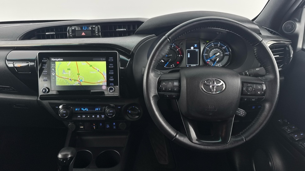 Toyota HILUX Invincible X White #6