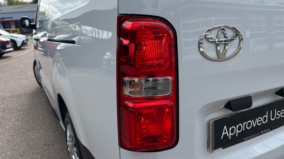 Toyota PROACE 1.5D Icon Medium Panel Van Mwb Euro 6 Ss 6Dr White #21