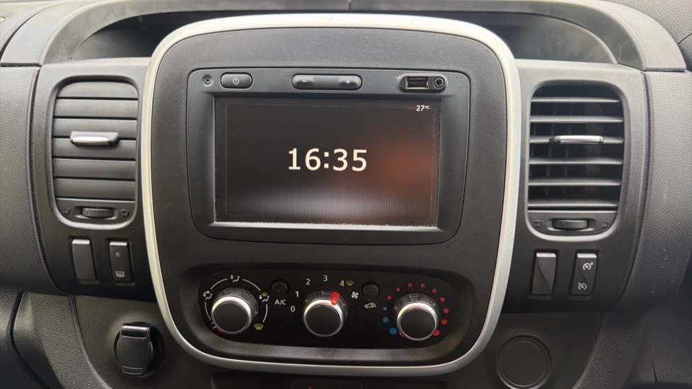 Nissan NV300   #15