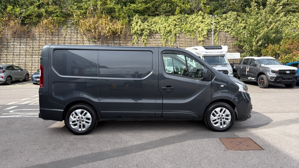 Nissan NV300   #9