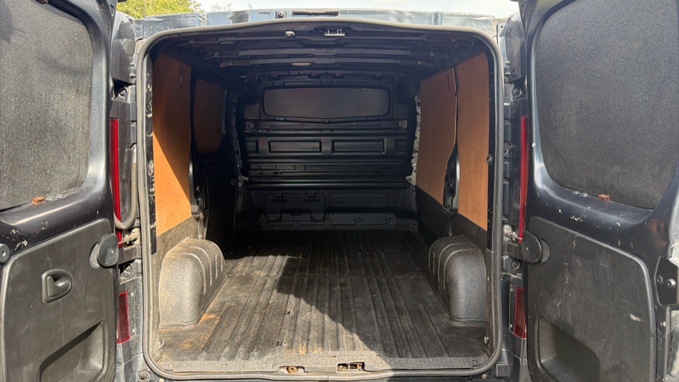 Nissan NV300   #12