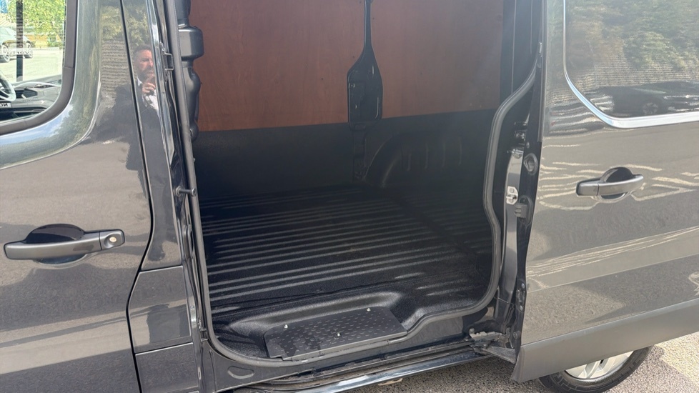 Nissan NV300   #5