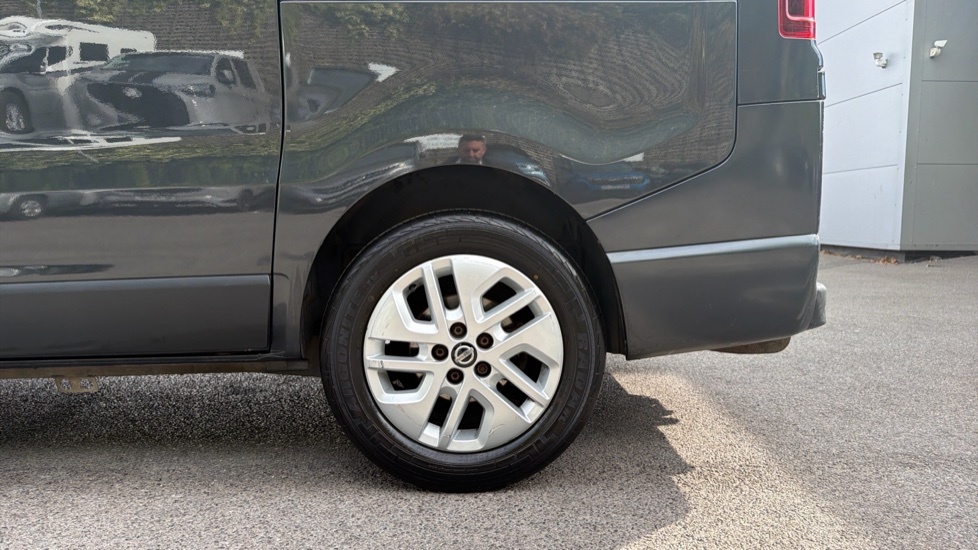 Nissan NV300   #17