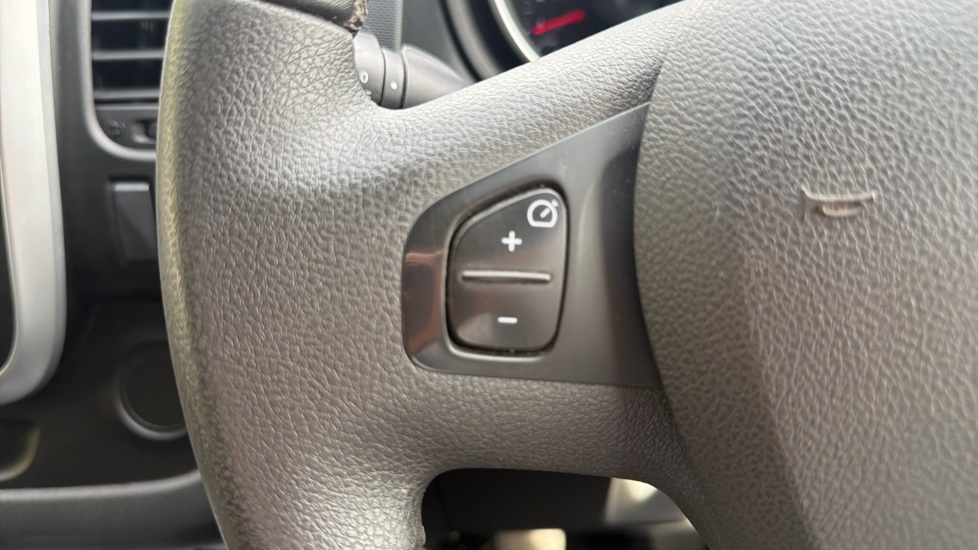 Nissan NV300   #25