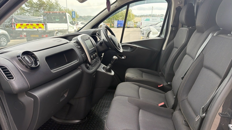 Nissan NV300   #13