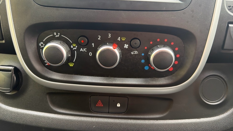 Nissan NV300   #23