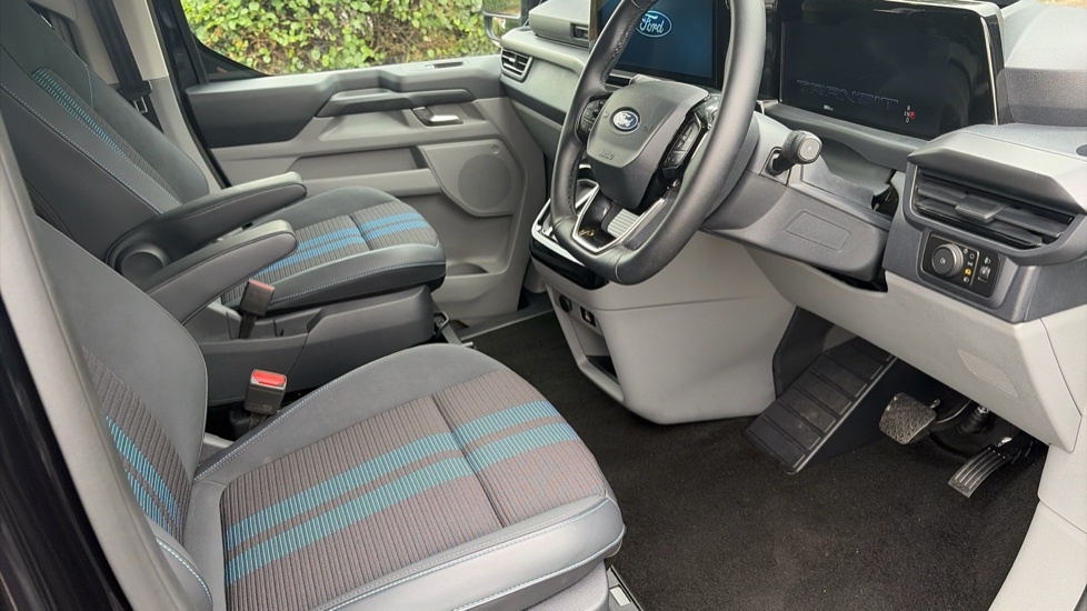 Ford Transit Custom Sport Black #4