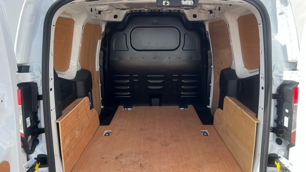 Ford Transit Courier Leader White #4