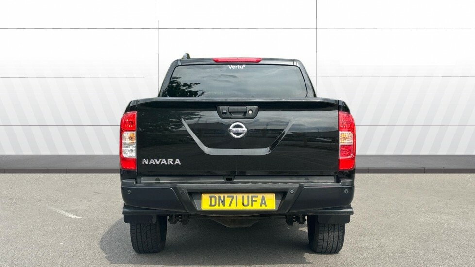 Nissan Navara N-guard Black #6
