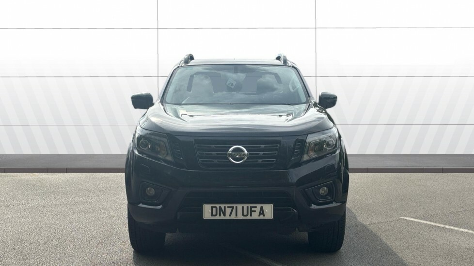 Nissan Navara N-guard Black #3