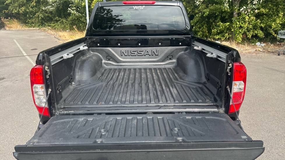 Nissan Navara N-guard Black #4