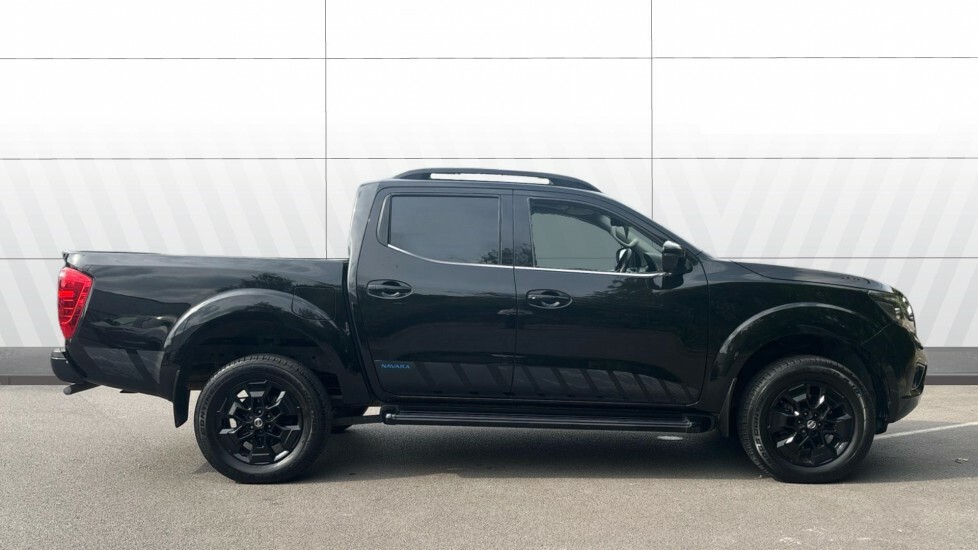 Nissan Navara N-guard Black #5