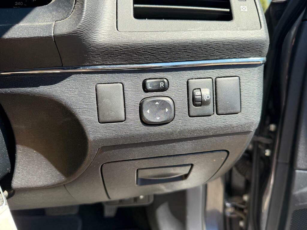 Toyota Avensis 2.0 Tr D-4d 125 Bhp Silver #24