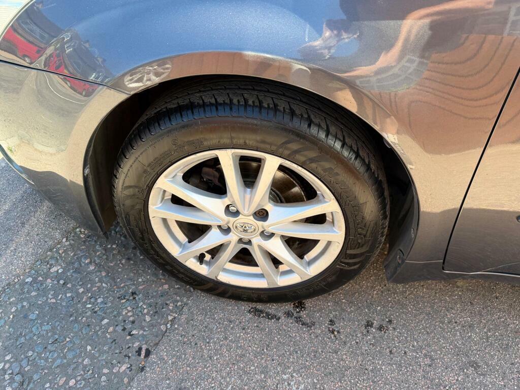 Toyota Avensis 2.0 Tr D-4d 125 Bhp Silver #12