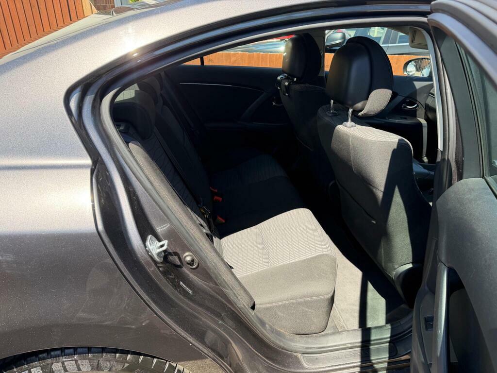 Toyota Avensis 2.0 Tr D-4d 125 Bhp Silver #17