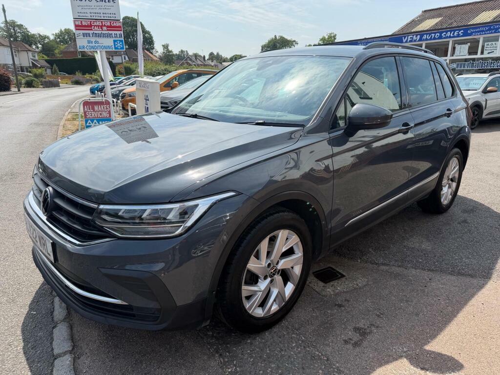 Volkswagen Tiguan 1.5 Tsi Life Euro 6 S S LV22WRL Grey #4